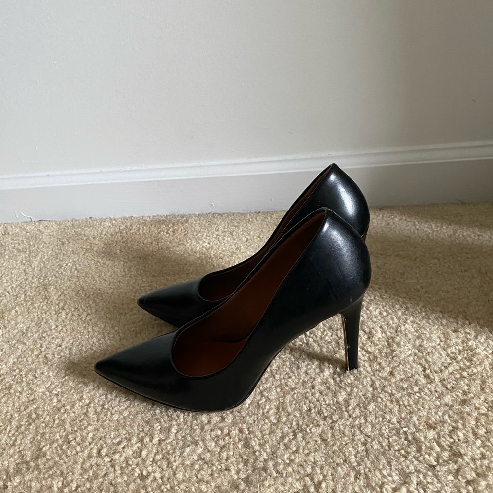 Black Pumps